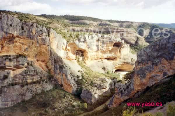 Paredes cerca del Puente