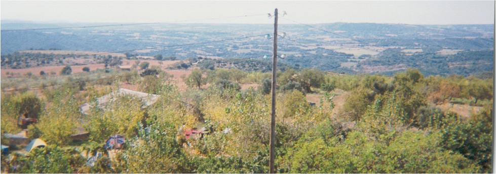 Panoramica del Camping con amplias vistas sobre la comarca y sobre Guara. 