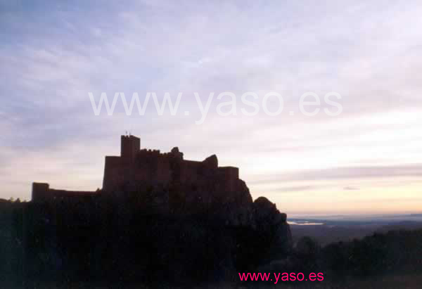 Castillo de Loarre al anochecer